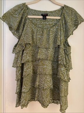 Olive & White Ruffle-Tiered Flutter Sleeve Blouse